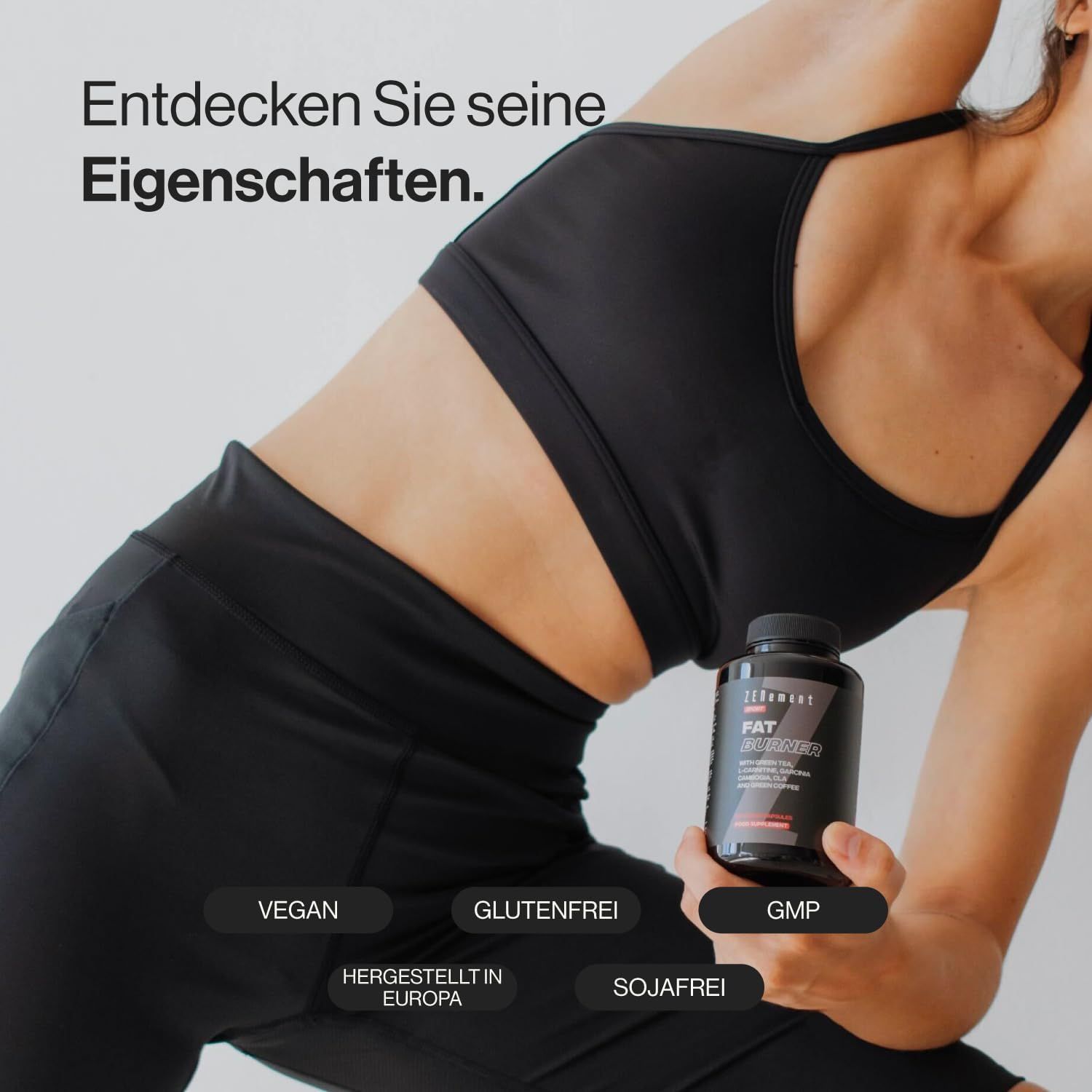 Person hält eine Flasche "Zenement Fettverbrenner". Auf der Flasche steht "FAT BURNER". Auf dem Bild sind die Wörter Vegan, Glutenfrei, GMP, hergestellt in Europa, Sojafrei zu sehen.