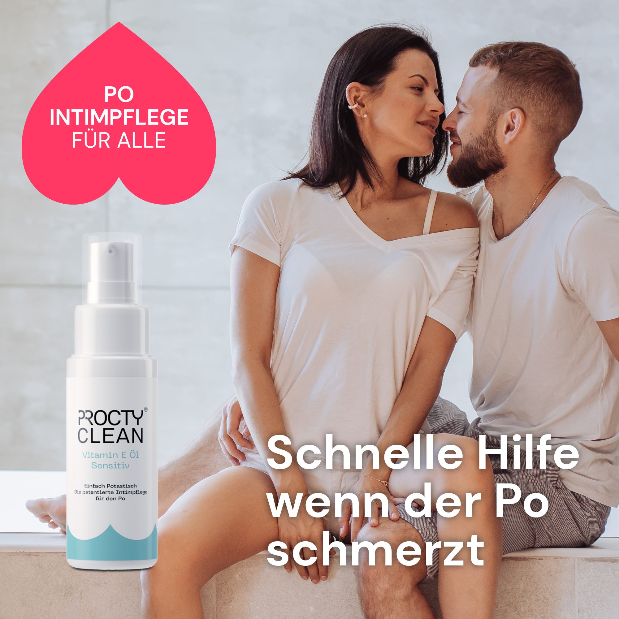 Weiße Flasche mit Sprühkopf. Text: ProctyClean Vitamin E Öl Sensitiv. Rosa Herz mit Text: Intimpflege für alle. Paar.