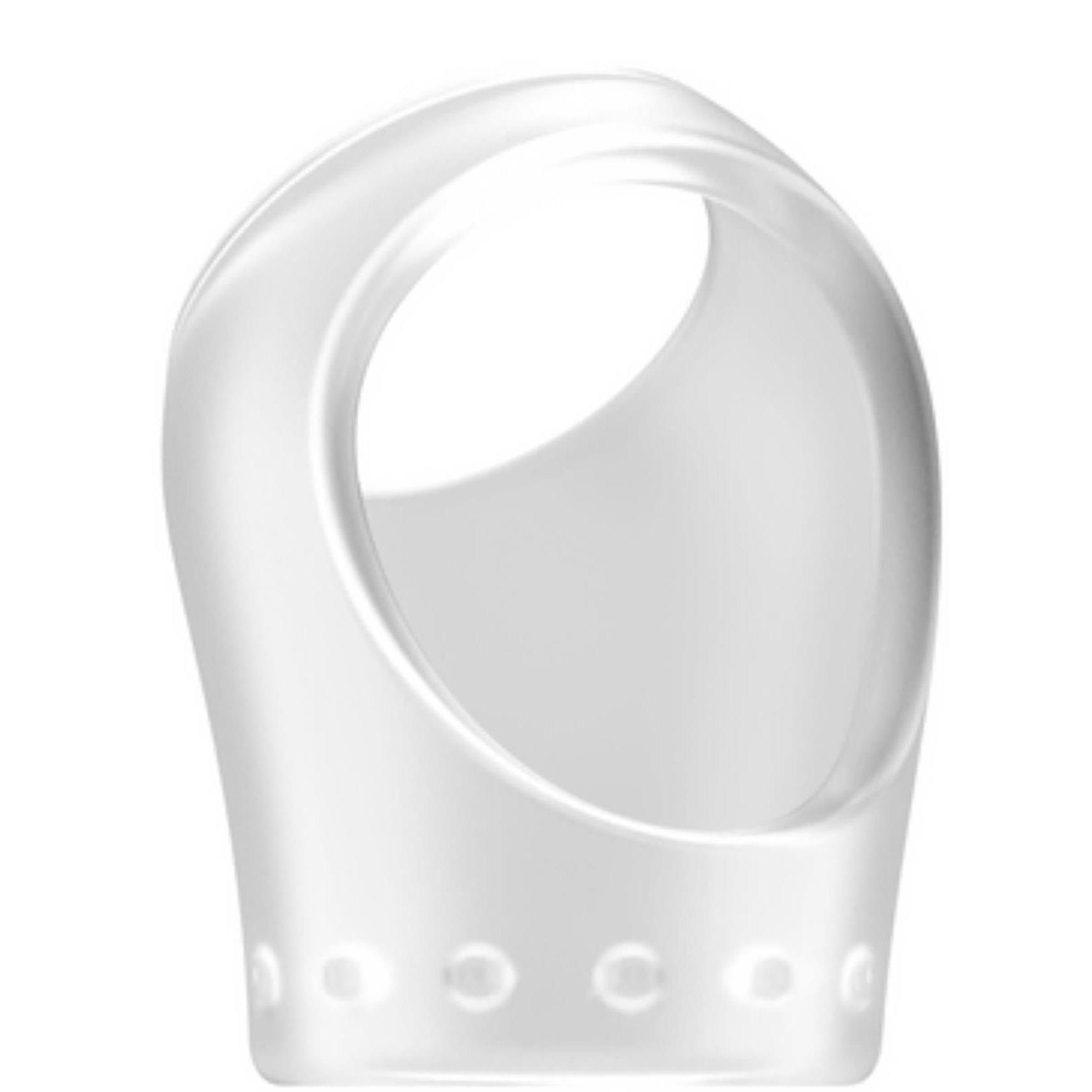 Transparenter Cockring mit Ball Strap. Weiches, dehnbares Material. Mit Öffnungen. Nahaufnahme.