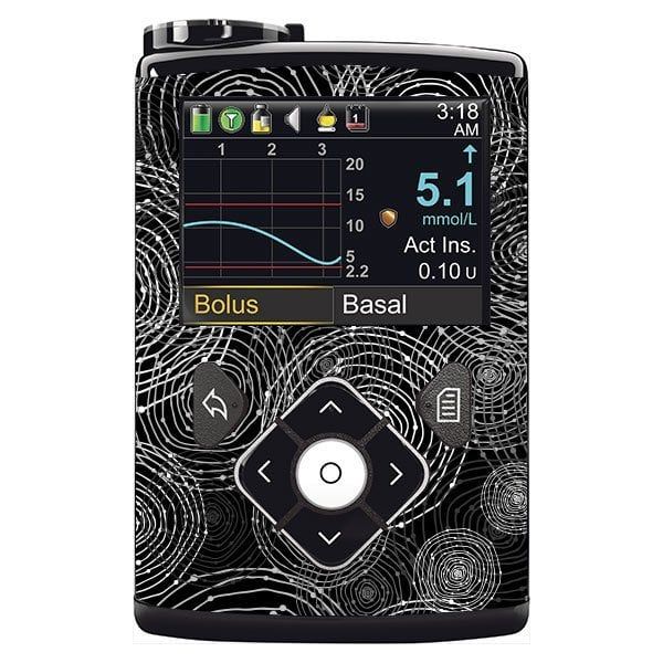 Schwarzes Gerät mit weißem Kreis-Muster. Display mit Messwerten und Bedienelementen. Zeigt Uhrzeit und Messwerte an.