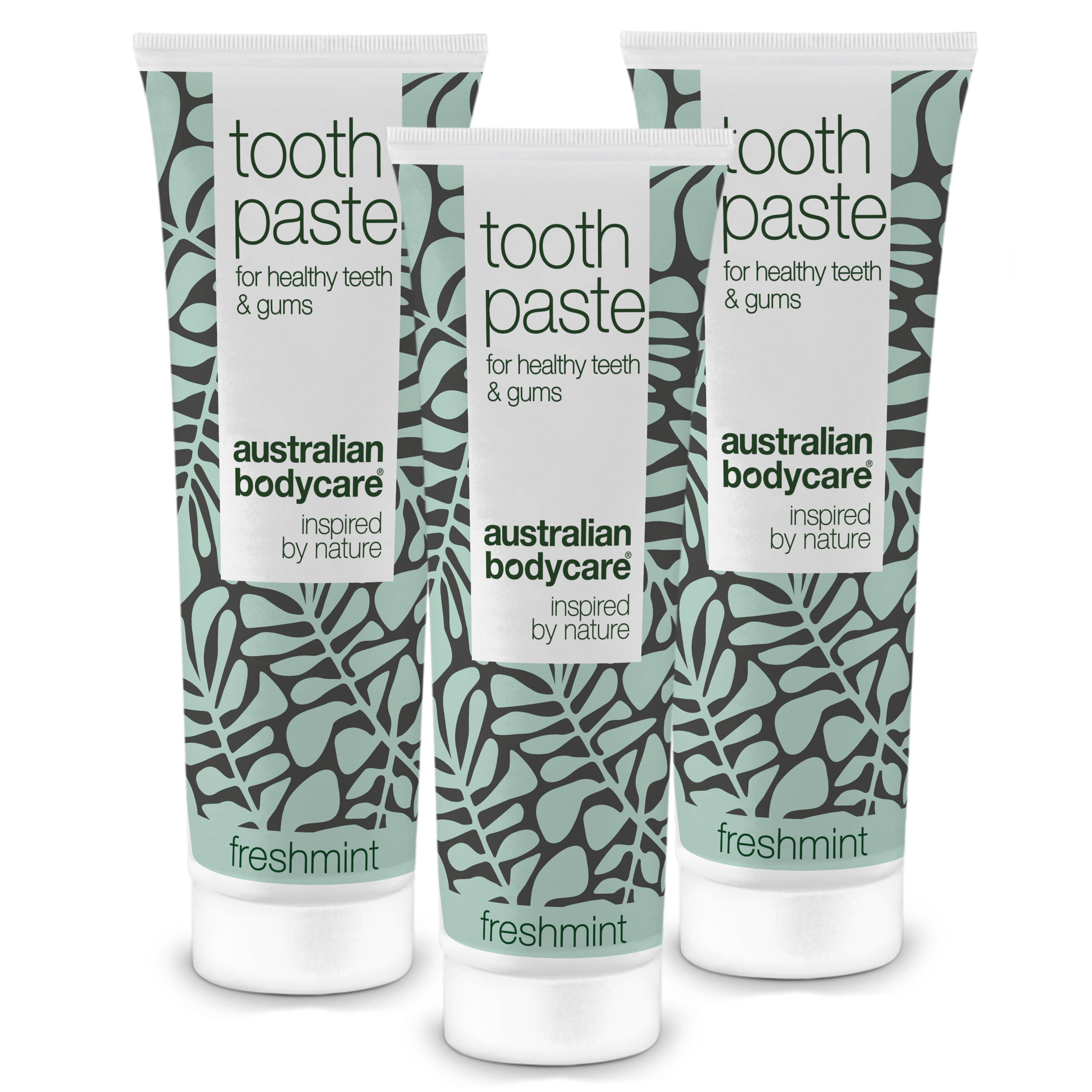 Drei Tuben Zahnpasta mit weißem Deckel. Aufschrift: Toothpaste, Australian Bodycare, freshmint.