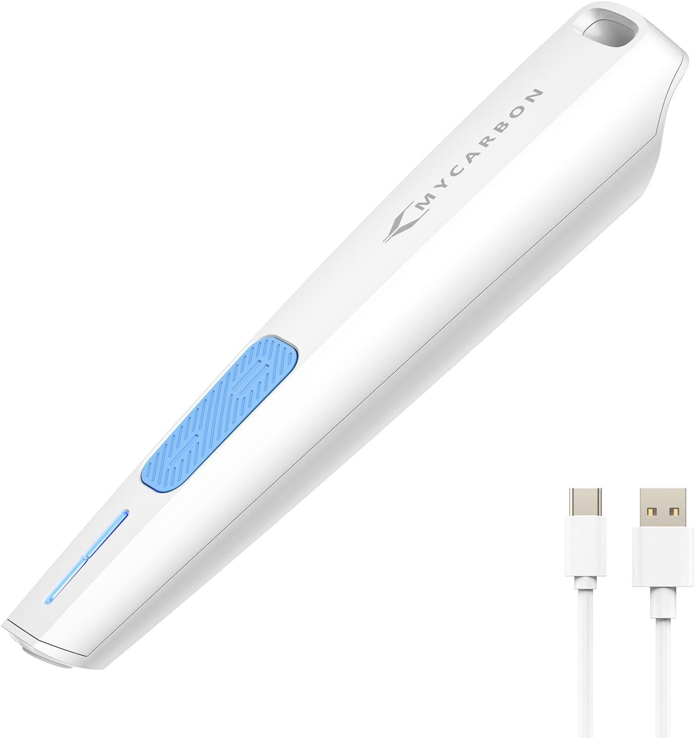 Weißer, stiftförmiger Insektenstichheiler mit blauem Knopf und MYCARBON-Logo. Enthält USB-C- und USB-A-Kabel.