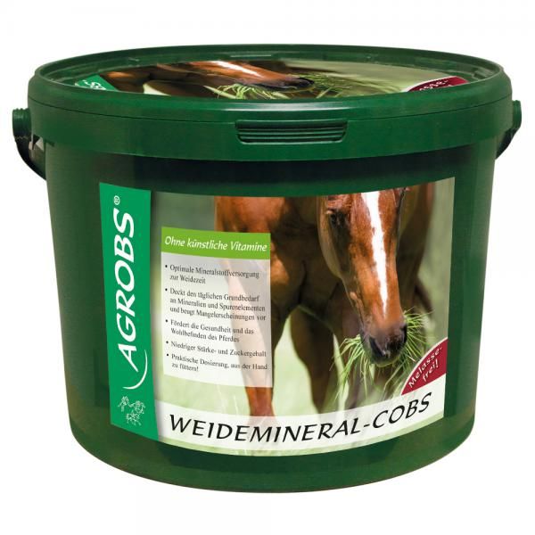 Grüner Eimer mit Etikett. Aufschrift: AGROBS, WEIDEMINERAL-COBS. Abbildung eines Pferdes.
