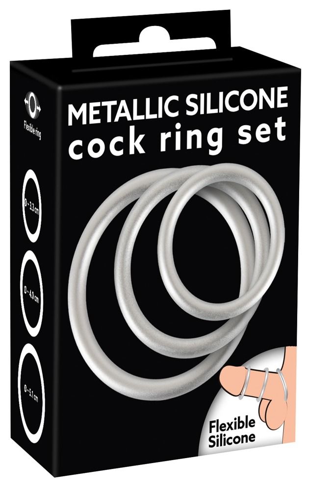 Verpackung mit drei silberfarbenen Ringen. Text: Metallic Silicone Cock Ring Set.