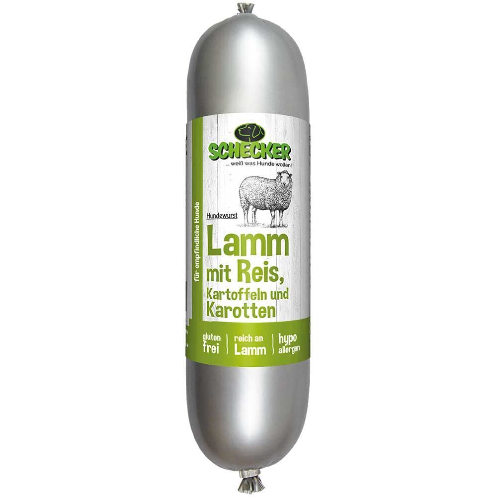 Scheckers Hundewurst Lamm mit Reis, Kartoffeln und Karotten. Silberne Wurst mit Etikett, Text: Lamm, Reis, Kartoffeln, Karotten.