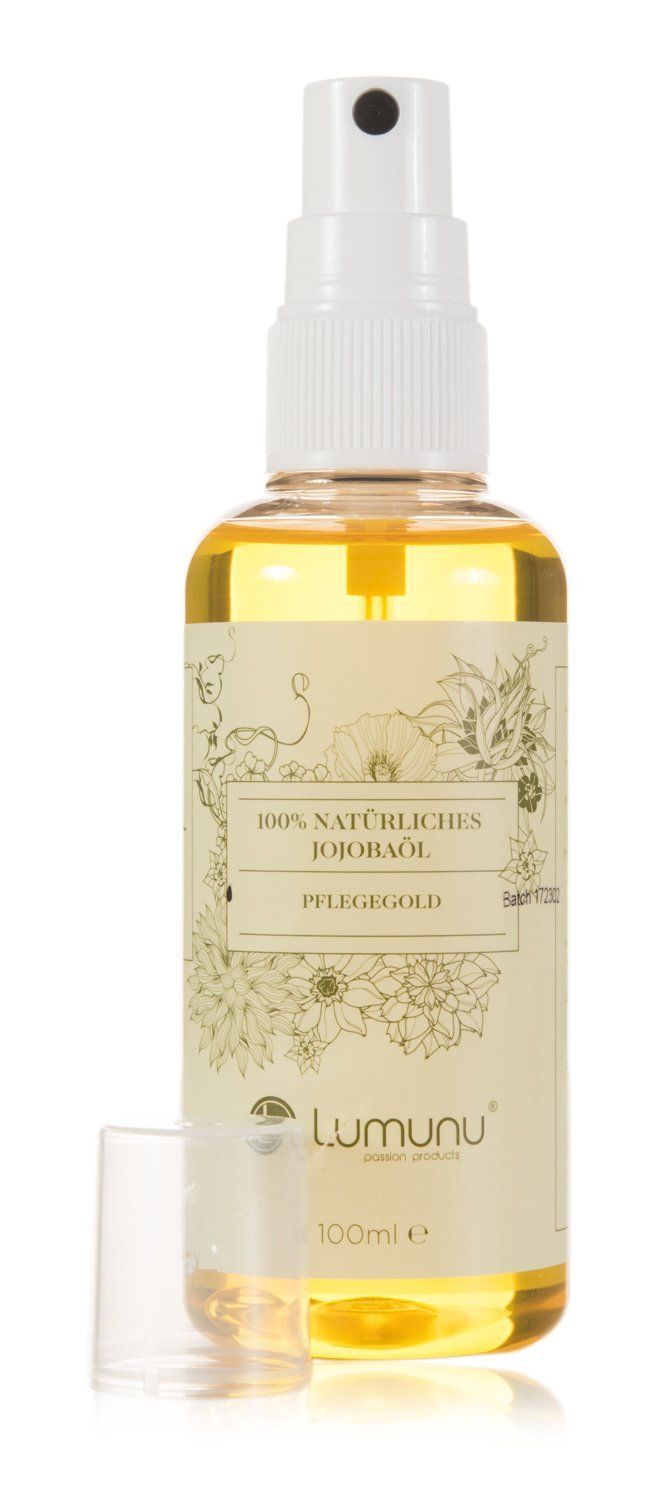 Sprühflasche mit klarer Flüssigkeit und abgenommener Kappe. Etikett mit floralem Design und Text: 100% NATÜRLICHES JOJOBAÖL, PFLEGEGOLD, Lumunu.