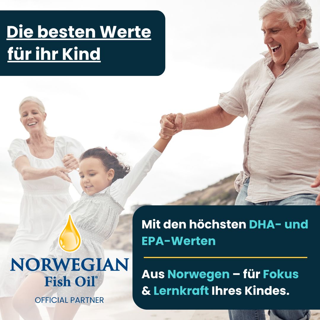 Eine Familie am Strand. Text: Die besten Werte für Ihr Kind. Mit den höchsten DHA- und EPA-Werten. Aus Norwegen - für Fokus & Lernkraft Ihres Kindes.