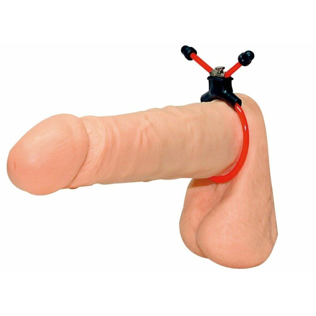 Roter Ring um einen Penis. Schwarzes Verbindungsstück und zwei rote Stäbe mit schwarzen Enden. Metallteil in der Mitte.