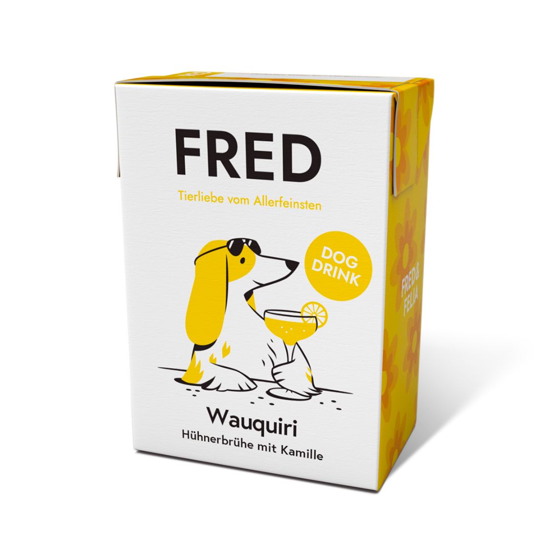Karton mit FRED Dog Drink. Gelbes Design mit Hund, Cocktail und Schriftzug Wauquiri. Hühnerbrühe mit Kamille.