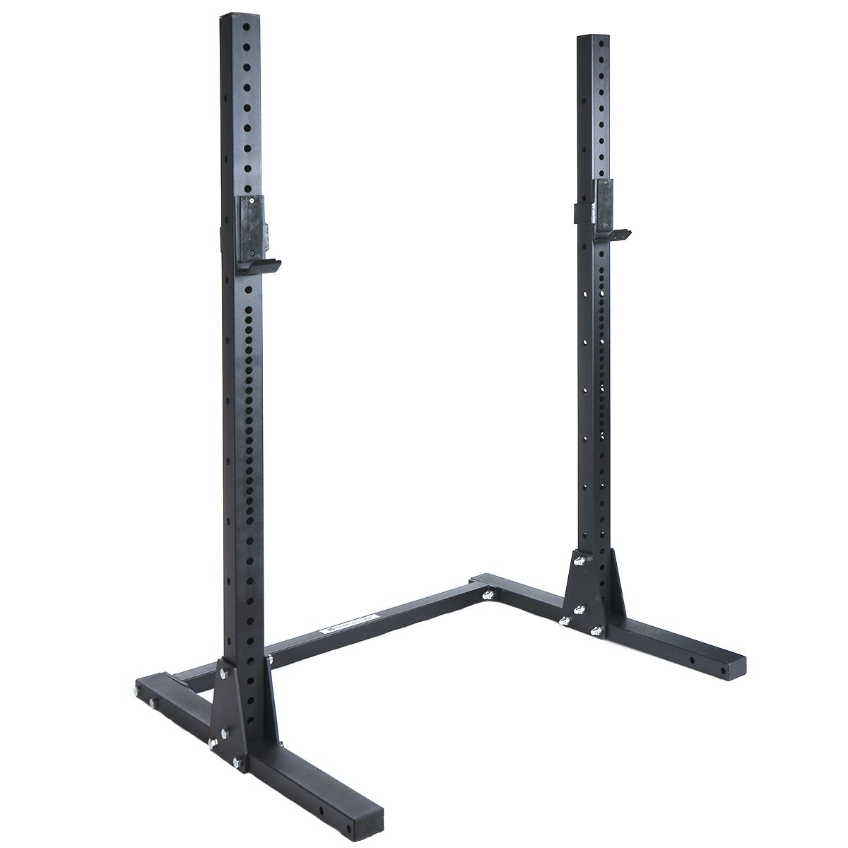 Schwarzer Stahl-Hantelkäfig. Rechteckige Basis, zwei vertikale Säulen mit Löchern. Hantelablagen. Für Bodybuilding.