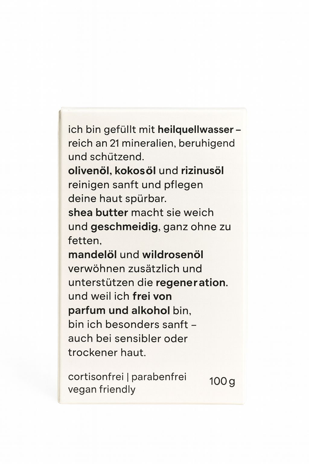 Weiße Verpackung mit Text. Enthält Informationen über Inhaltsstoffe wie Olivenöl, Kokosöl und Sheabutter. Vegan und parabenfrei.