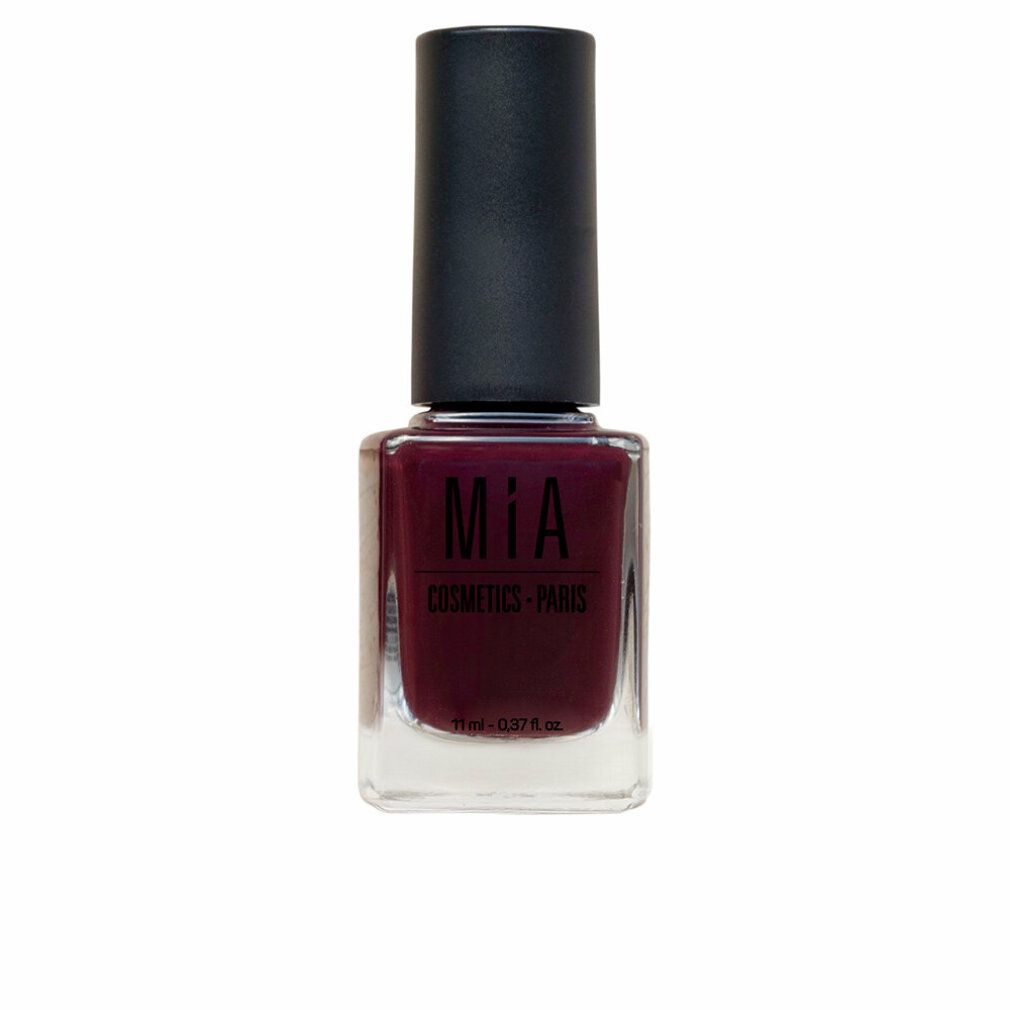 Mia Cosmetics Esmalte Bull Blood. Flasche mit dunkelrotem Nagellack, schwarzem Deckel. Klarer Flaschenkörper, Produktname und Marke sichtbar.