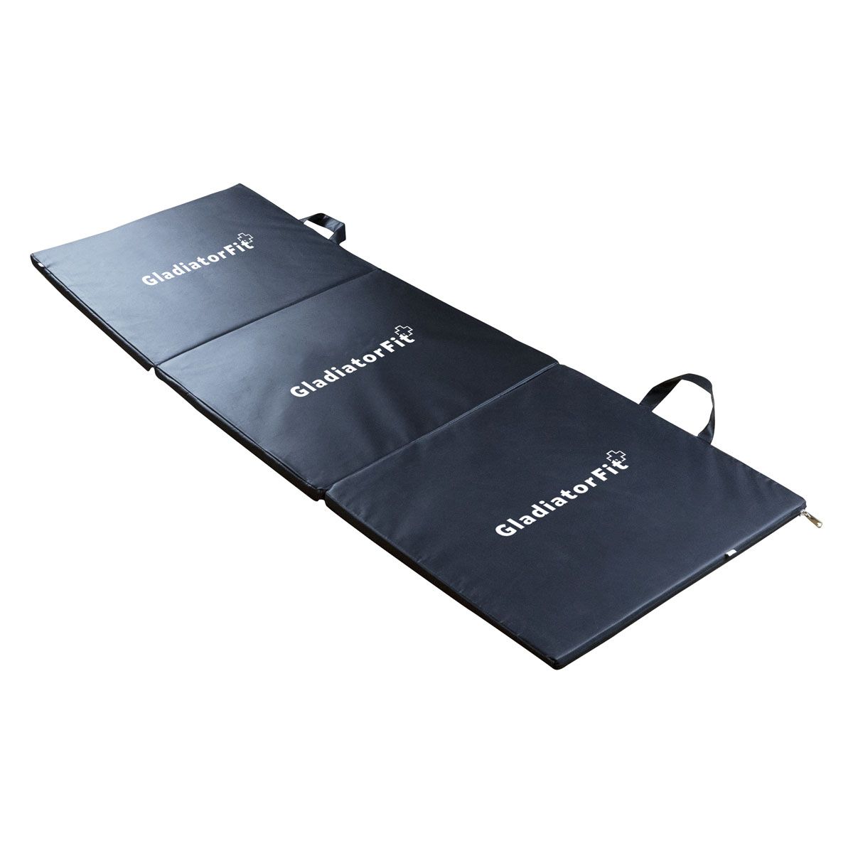Faltbare Gymnastikmatte, schwarz, mit Griffen. Aufgedrucktes Logo: GladiatorFit. Dreiteilig gefaltet.