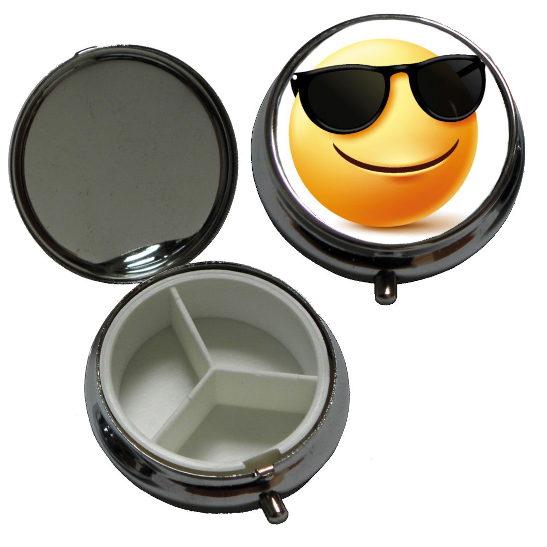 Runde Pillendose mit Smiley-Gesicht und Sonnenbrille. Innenaufteilung in drei Fächer. Deckel geöffnet.