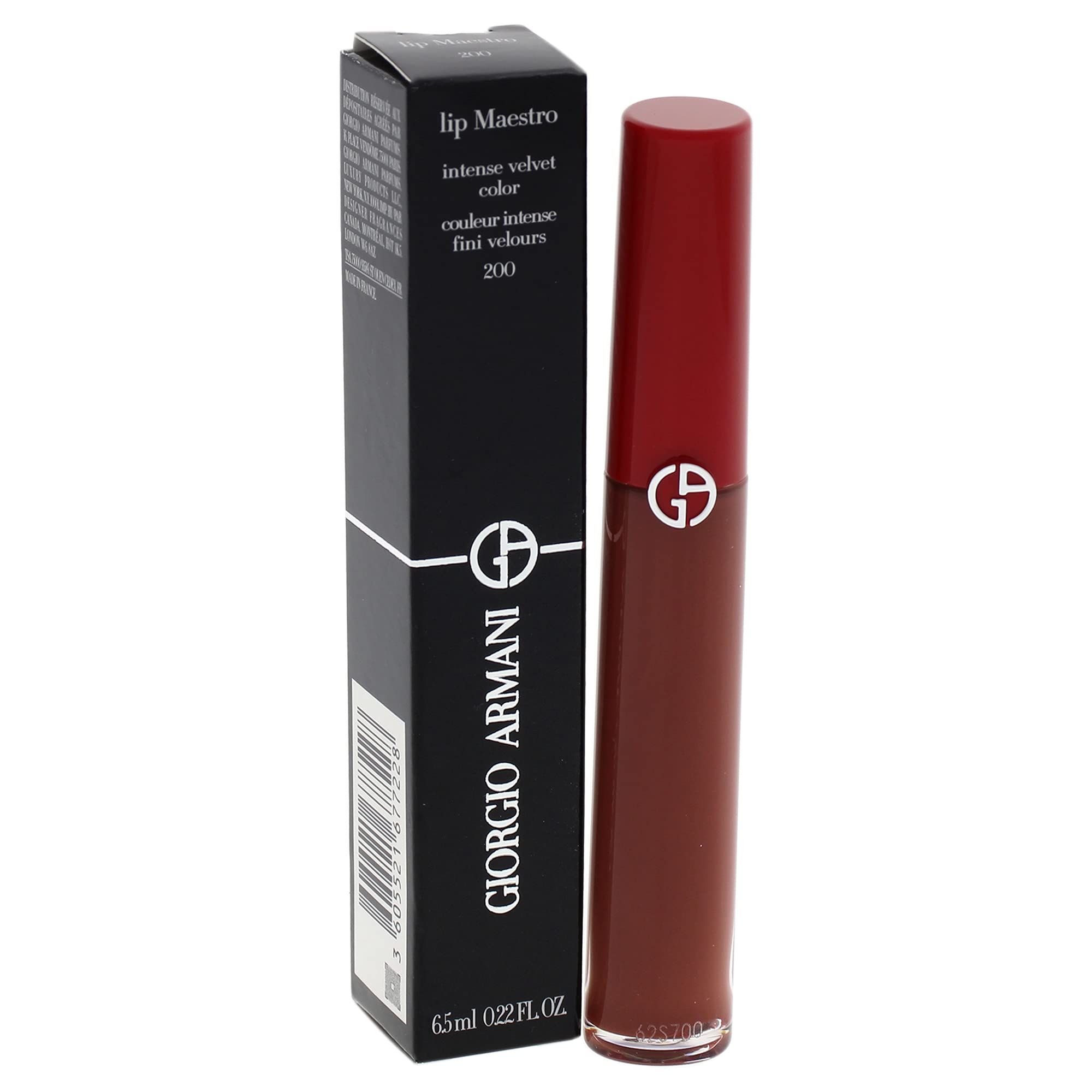 Lippenstift und Verpackung. Schwarze Verpackung mit Giorgio Armani Logo und Produktbezeichnung. Brauner Lippenstift.
