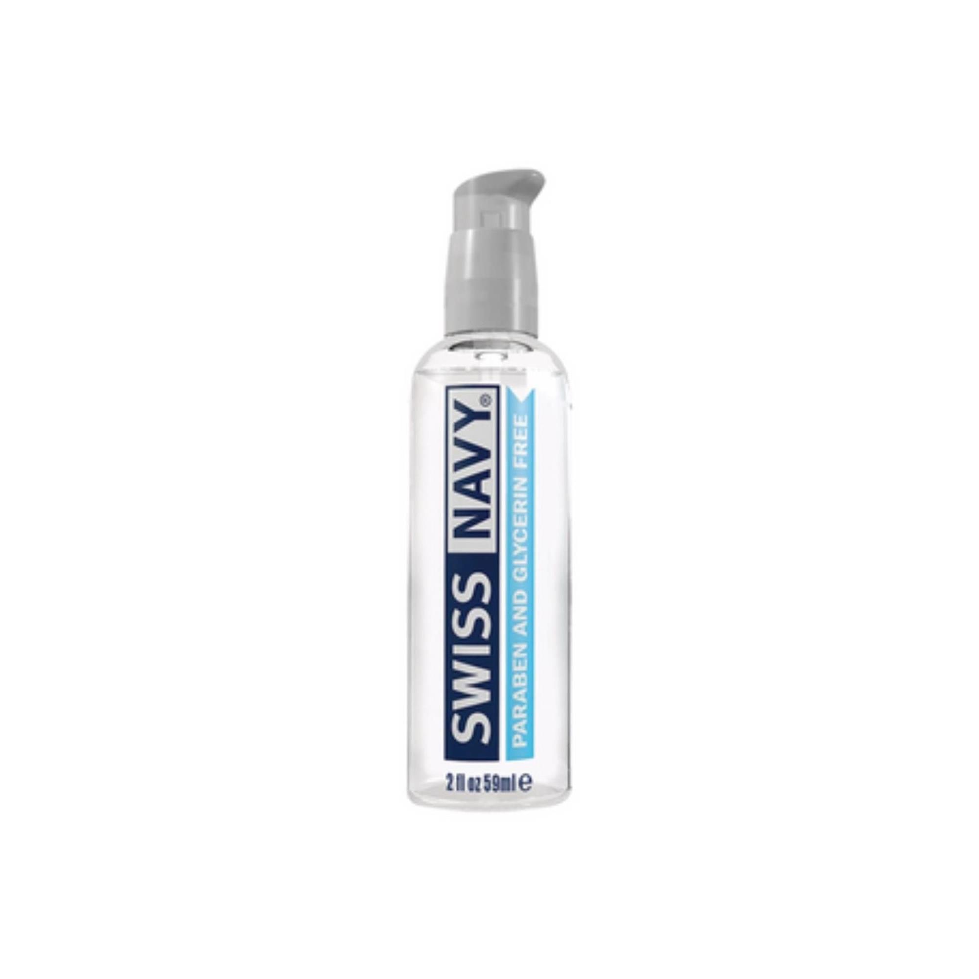 Transparente Flasche mit Pumpe. Aufschrift: Swiss Navy, Paraben and Glycerin Free. Volumen: 2 fl oz 59ml.