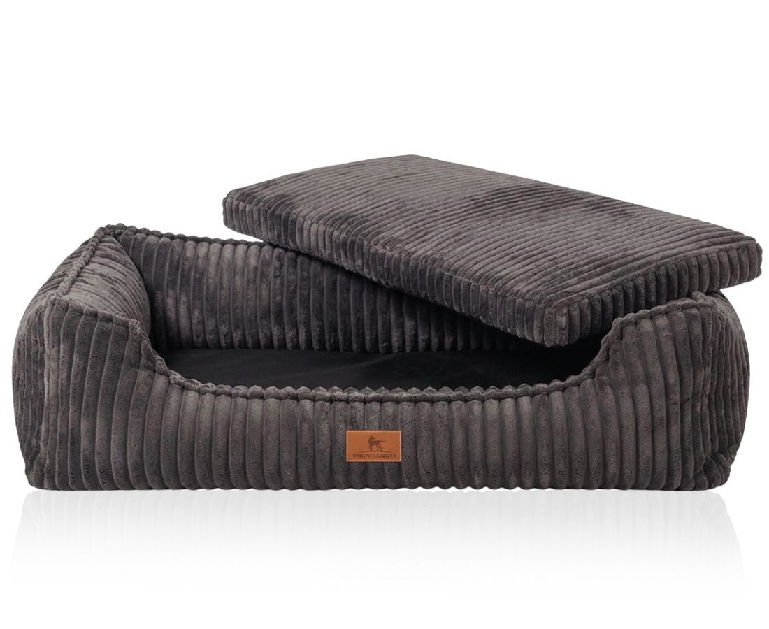 Graues orthopädisches Hundebett aus Cord, mit abnehmbarem Kissen und braunem Logo-Patch.