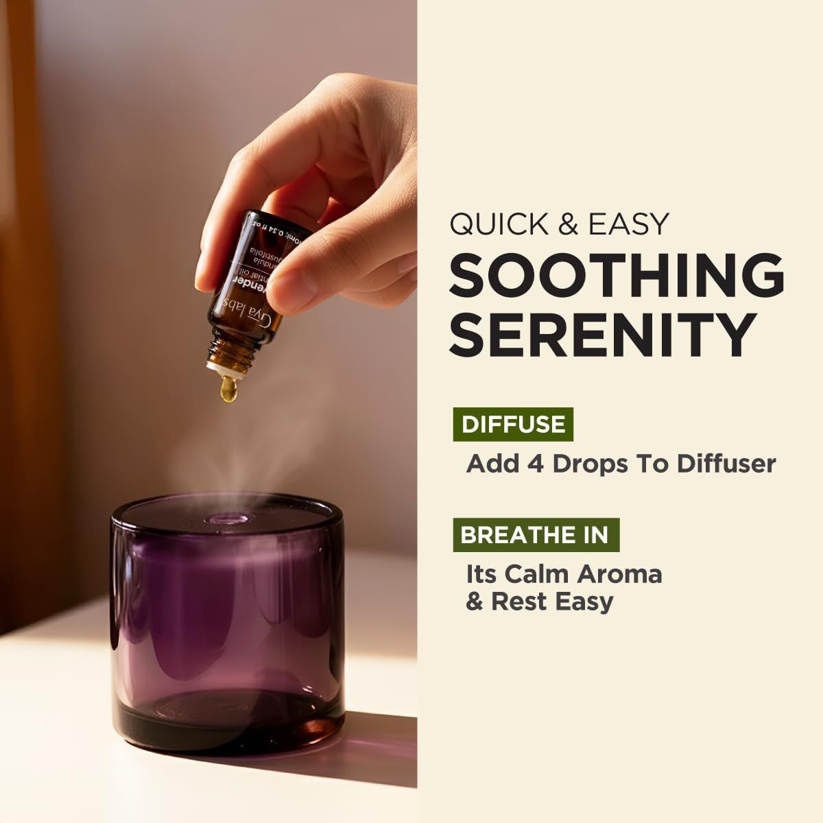 Hand tropft Öl in einen violetten Diffusor. Text: Schnelle und einfache beruhigende Ruhe. Anweisungen: 4 Tropfen in den Diffusor geben.