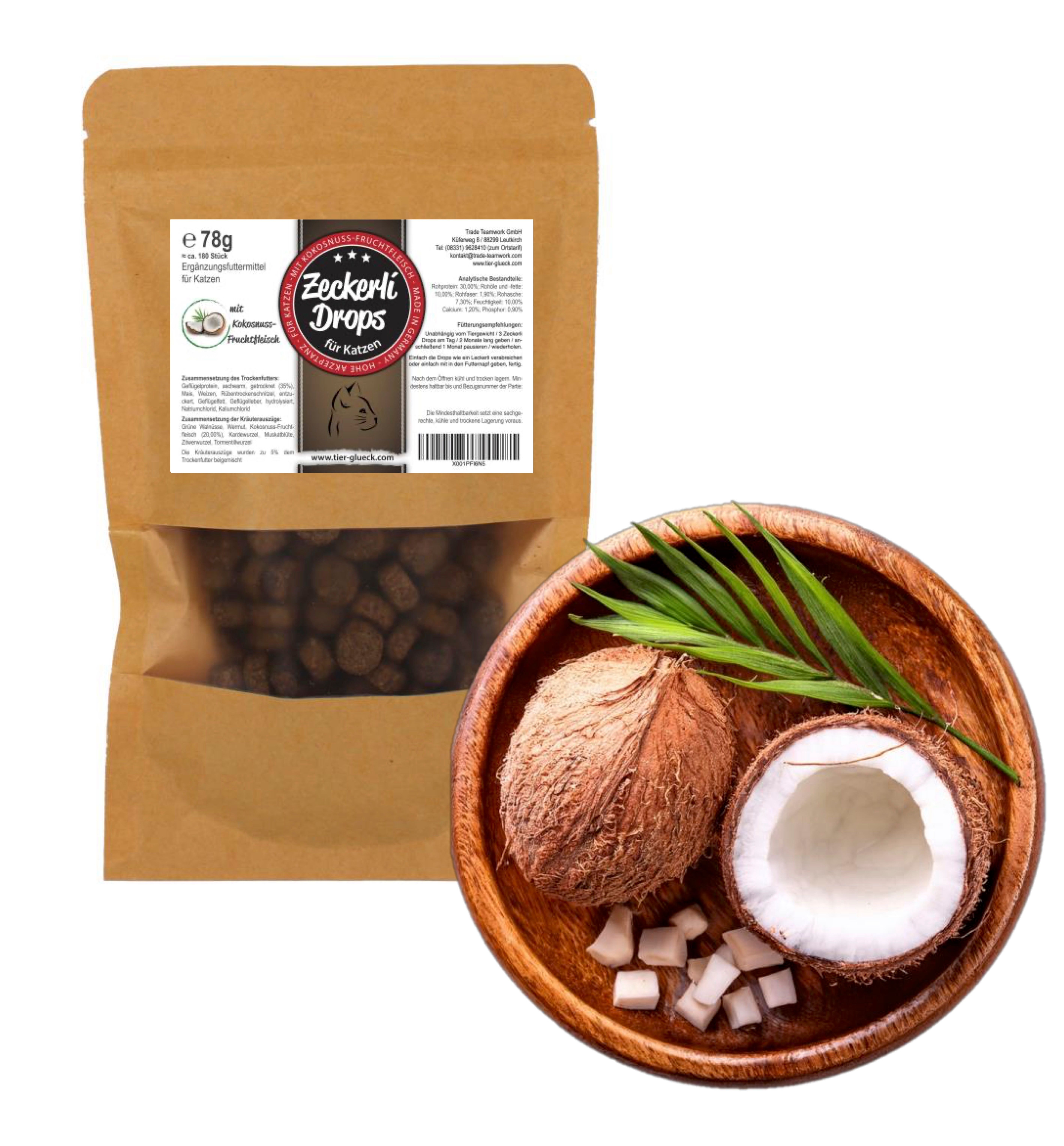 Beutel Zeckerli Drops neben Kokosnuss und Holzschale. Produktname, Logo, Kokosnuss-Fruchtfleisch, Blätter.