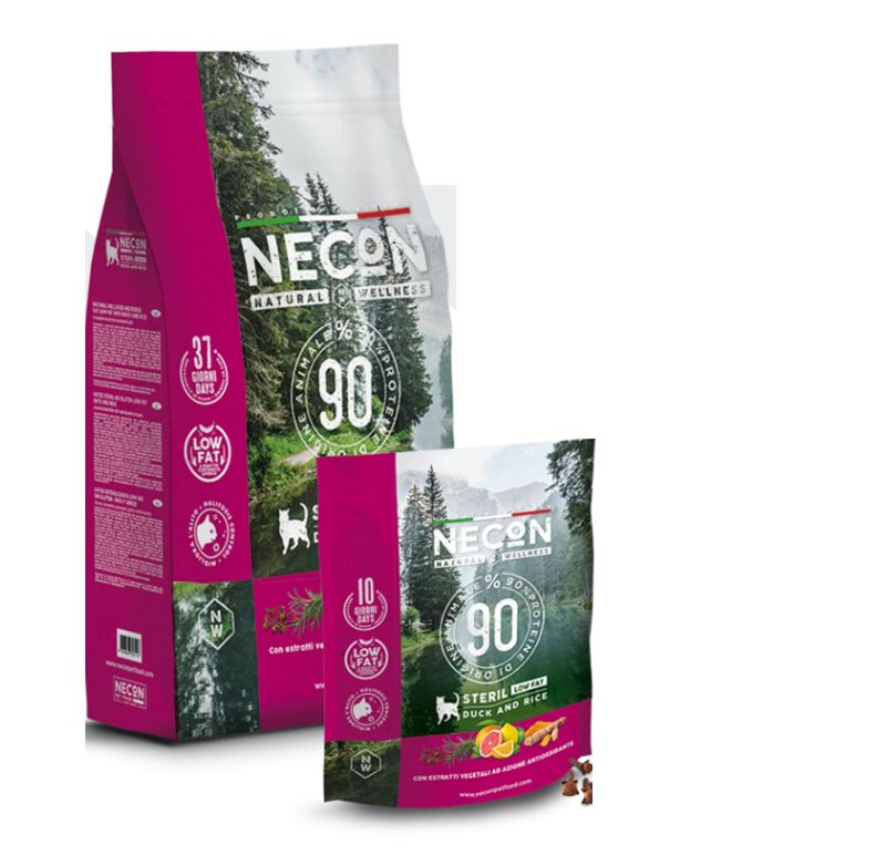 Zwei Beutel Tiernahrung. Aufschrift: NECON, 90% tierisches Protein, Steril, Ente und Reis, Low Fat. Rosa und weiß.