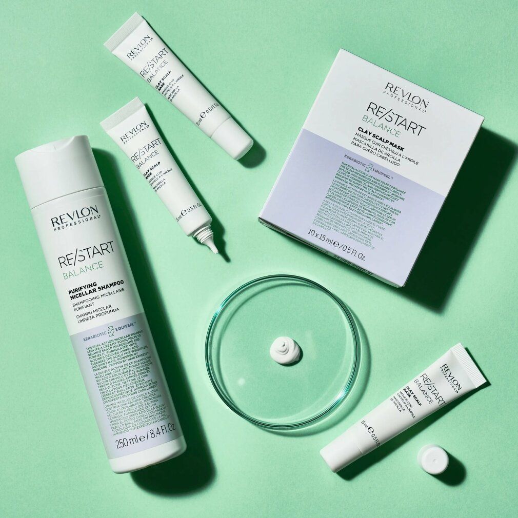 Verschiedene Revlon Professional Re/Start Balance Produkte auf grünem Hintergrund. Shampoo, Maske, Cremes.