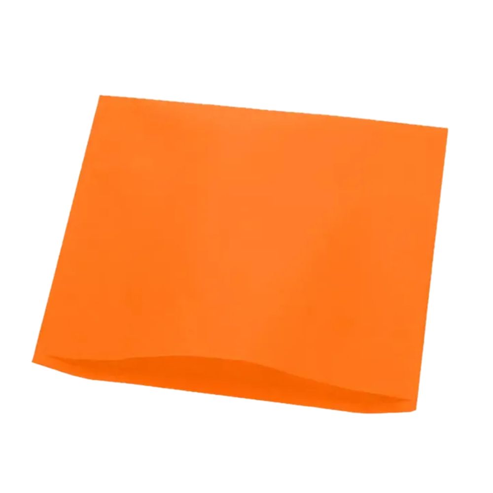 Orangefarbenes Tissue-Papier, rechteckig, gefaltet. Der untere Rand ist leicht abgerundet.