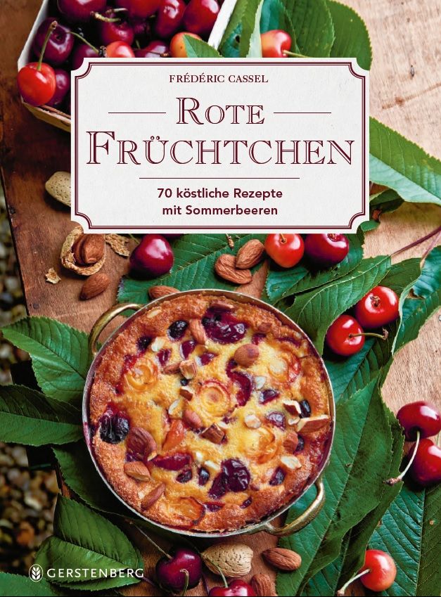 Buchcover mit Titel „Rote Früchtchen“. Rezeptbuch mit Sommerbeeren. Kirschen, Mandeln und Kuchen in einer Pfanne.