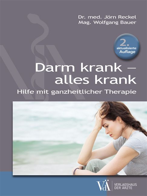 Buchcover mit Titel "Darm krank - alles krank". Frau am Strand, Kopf in den Händen. Blaue Kreissymbol mit "2. aktualisierte Auflage".