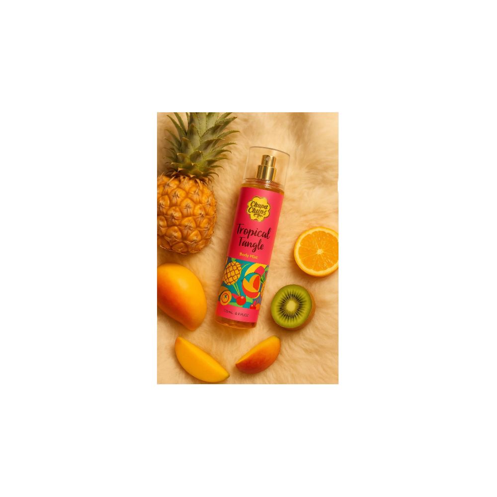 Körperspray mit rosa Etikett, tropischen Früchten und Schriftzug Tropical Tangle. Daneben Ananas, Mango, Orange und Kiwi.