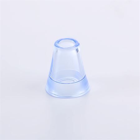 Transparenter, konischer Aufsatz mit blauem Rand. Für ein Hautpflegegerät.
