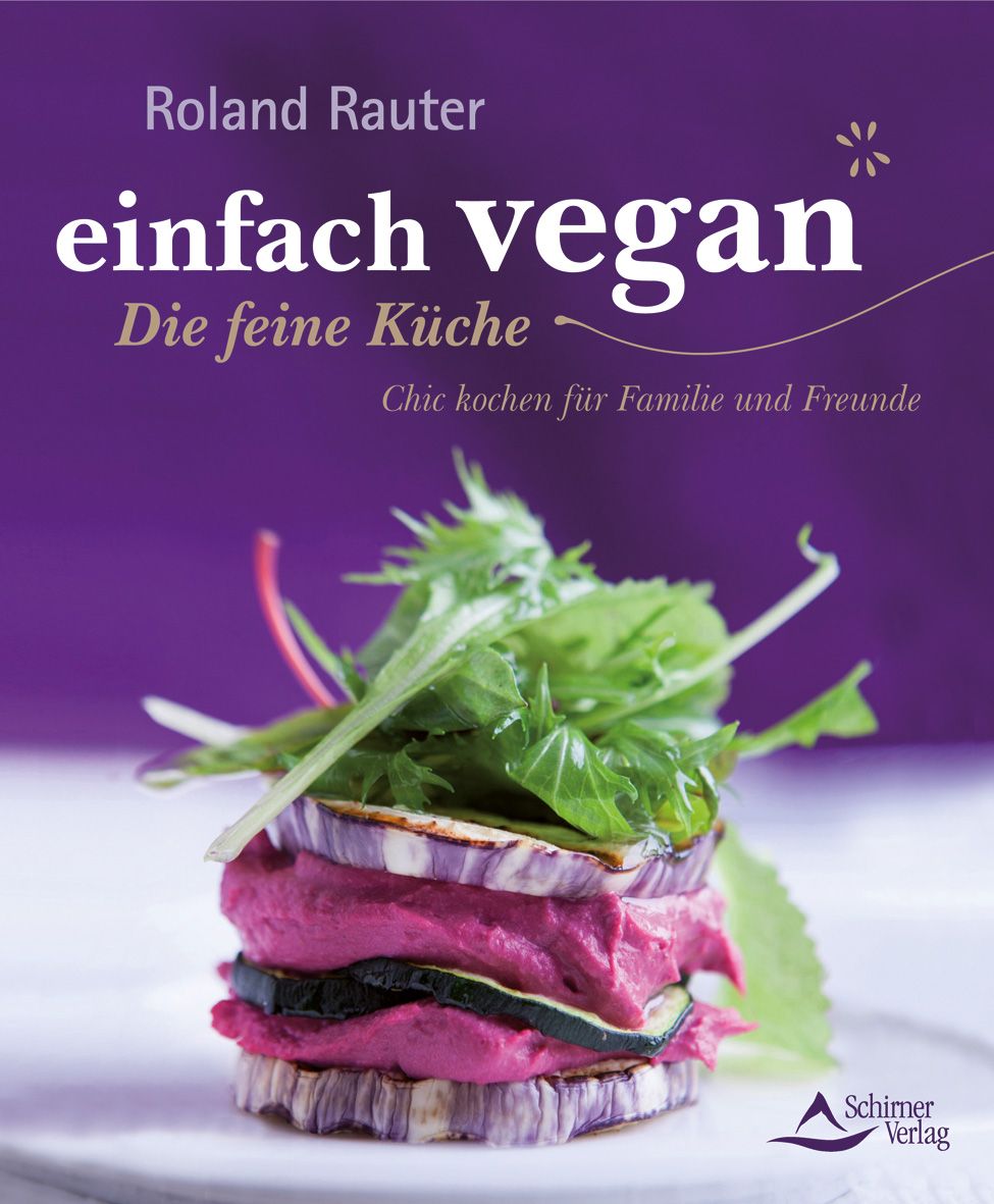 Buchcover: "einfach vegan - Die feine Küche". Autor: Roland Rauter. Auf violettem Hintergrund. Gericht mit Gemüse und Salat.