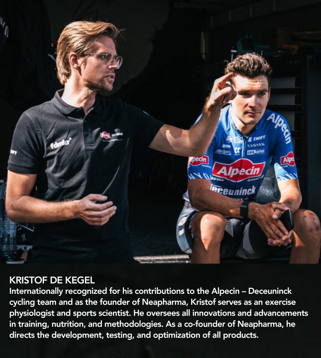 Zwei Männer im Gespräch. Einer zeigt mit dem Finger. Text: Kristof De Kegel, Gründer von Neapharma, Physiologe und Sportwissenschaftler.