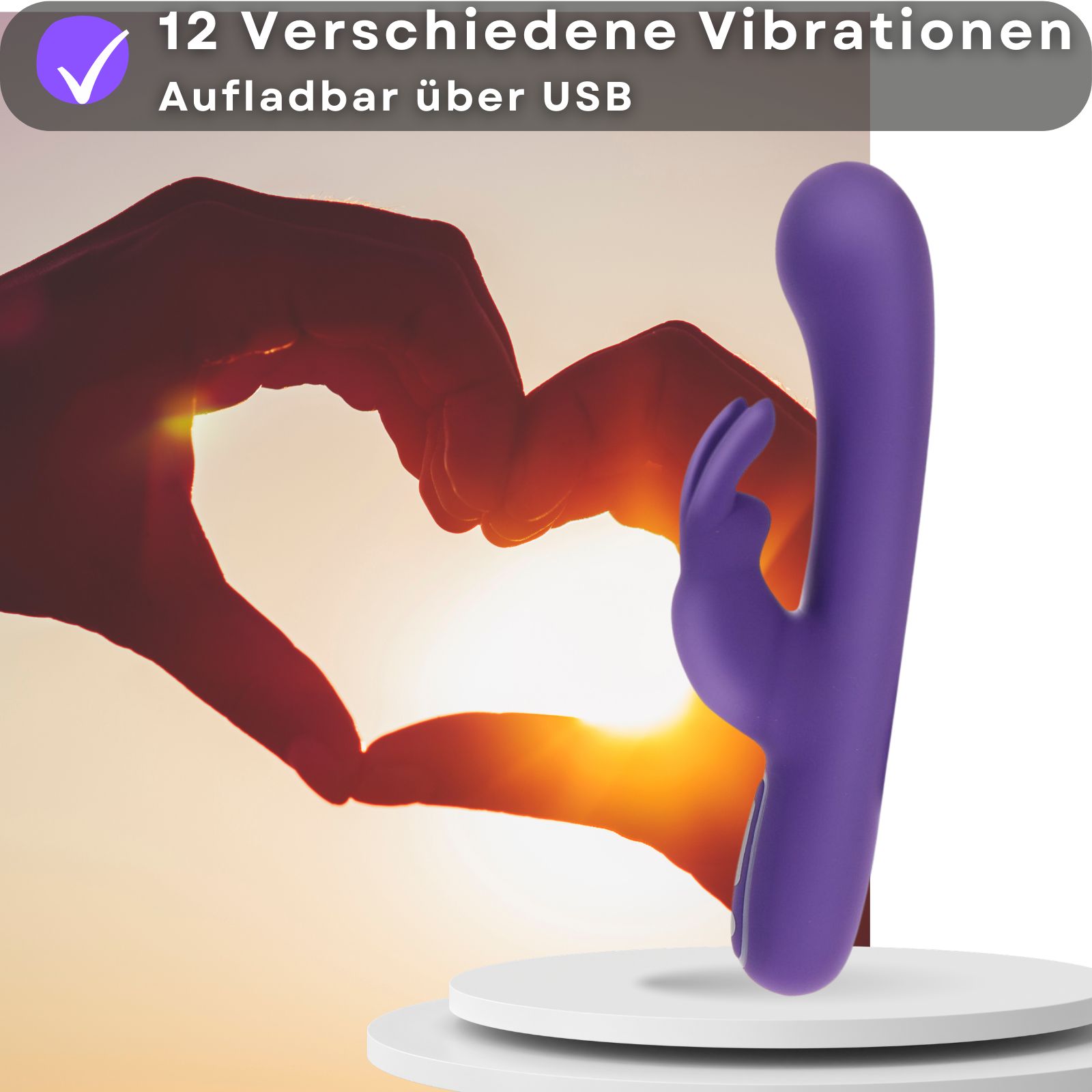 Lila Vibrator mit Hasenohren-Design. Auf weißer Plattform. Hintergrund: Herzform. Text: 12 verschiedene Vibrationen, aufladbar über USB.