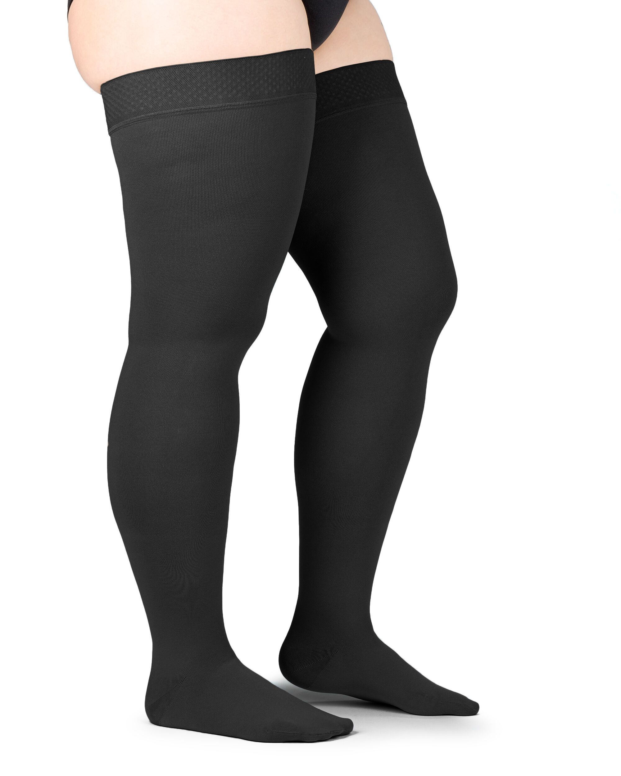 Schwarze Kompressions-Schenkelstrümpfe. Blick von der Seite. Oberschenkelstrümpfe mit Haftband.