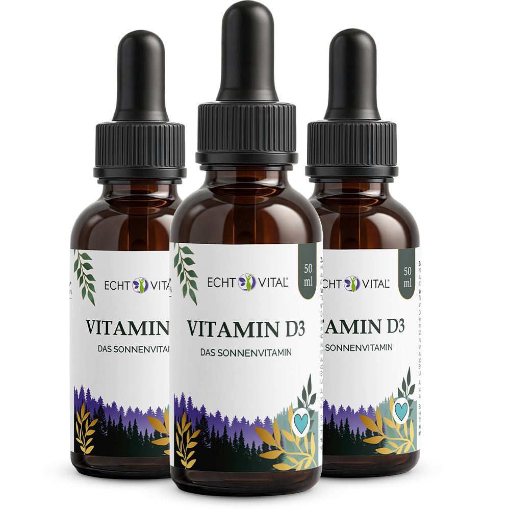 Drei Flaschen Echt Vital Vitamin D3 Tropfen mit Pipettenverschluss, braunes Glas, Etikett mit Bergmotiv.
