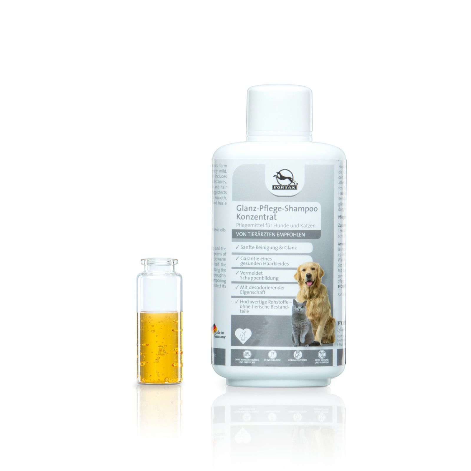 Weiße Flasche mit Etikett und kleine Glasampulle. Text: Glanz-Pflege-Shampoo Konzentrat. Abbildung von Hund und Katze.