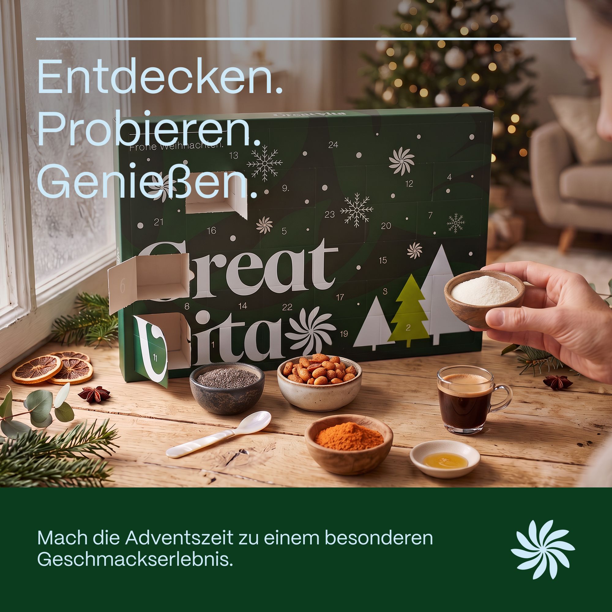 Eine Hand öffnet ein Türchen des "Great Vita" Adventskalenders. Kleine Schalen mit Zutaten sind auf dem Tisch verteilt.