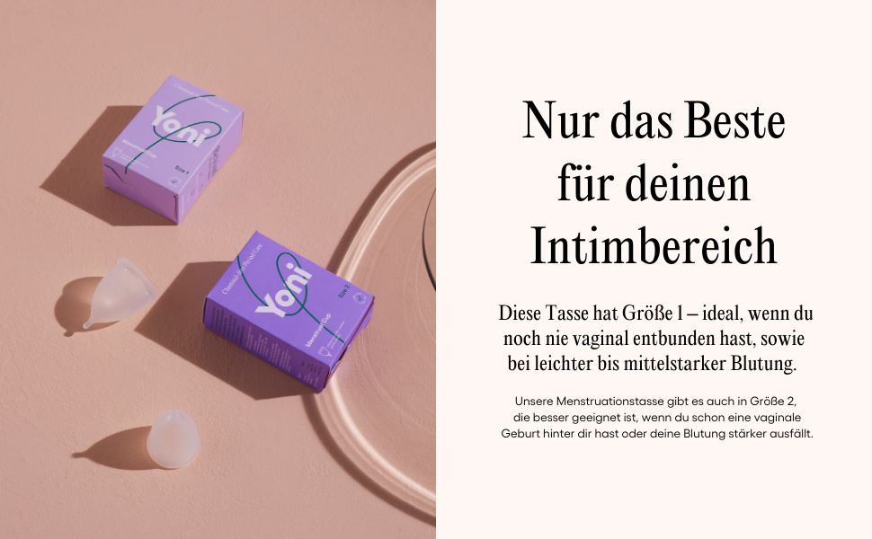 Zwei Yoni-Verpackungen und eine Menstruationstasse. Text: Nur das Beste für deinen Intimbereich. Rosa Hintergrund.