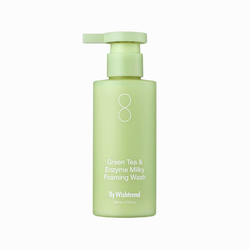 Grüne Flasche mit Pumpe. Aufschrift: Green Tea & Enzyme Milky Foaming Wash. Marke: By Wishtrend.