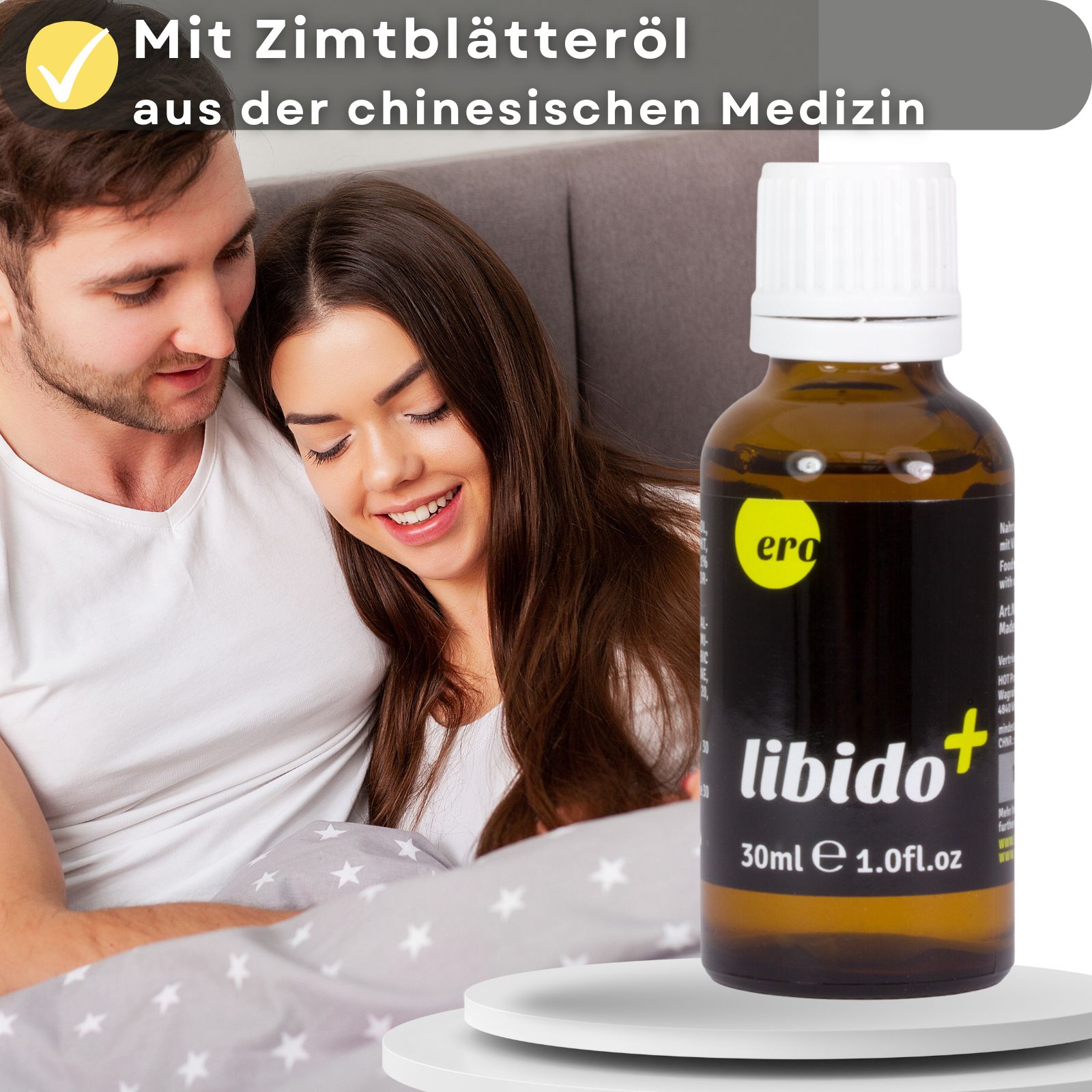 Paar im Bett, neben Libido+ Drops und Schachtel. Produktinformationen und Checklisten.