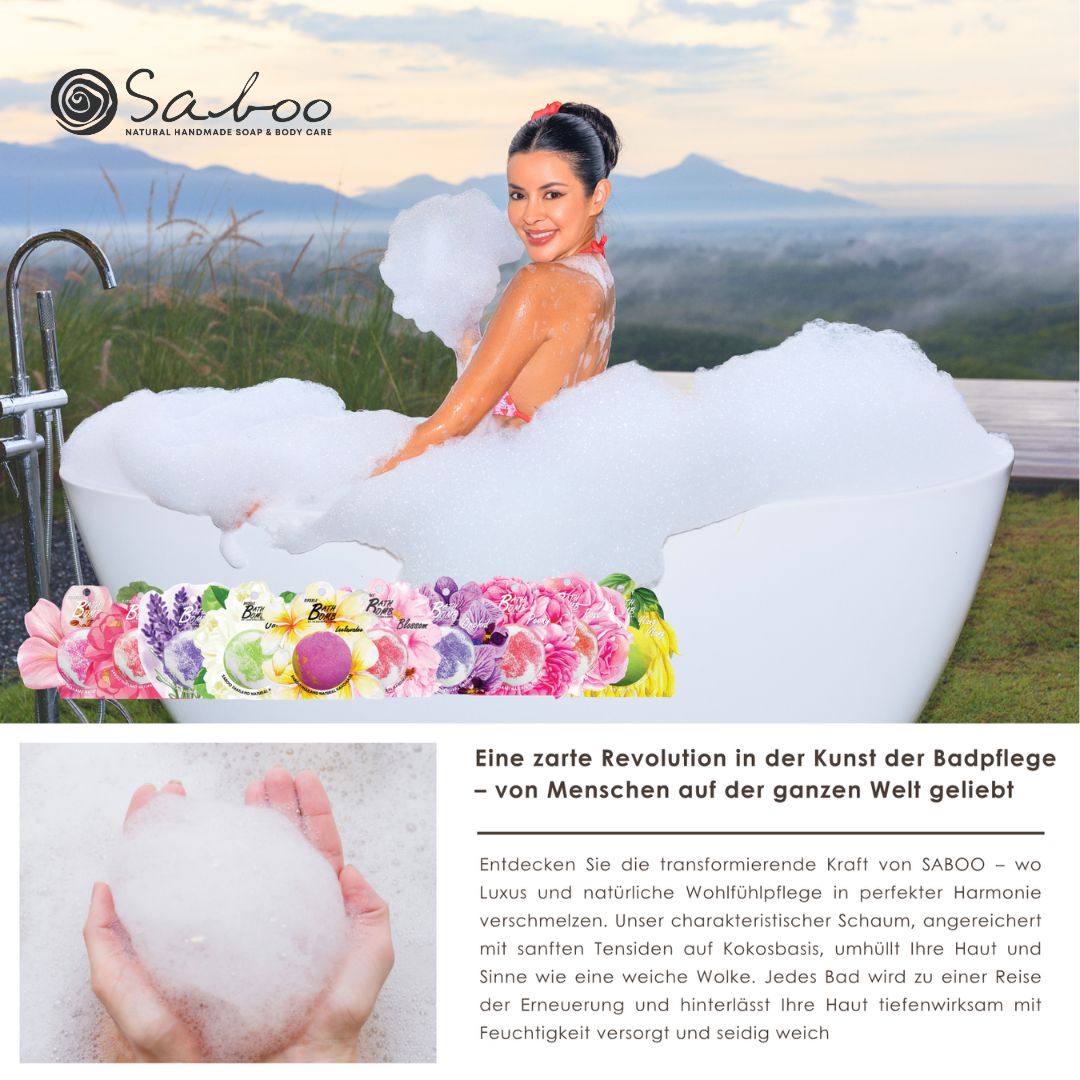 Frau in Badewanne mit Schaum. Logo: Saboo. Produkte: Bad Bomben, verschiedene Düfte. Hintergrund: Natur, Berge, Blumen.