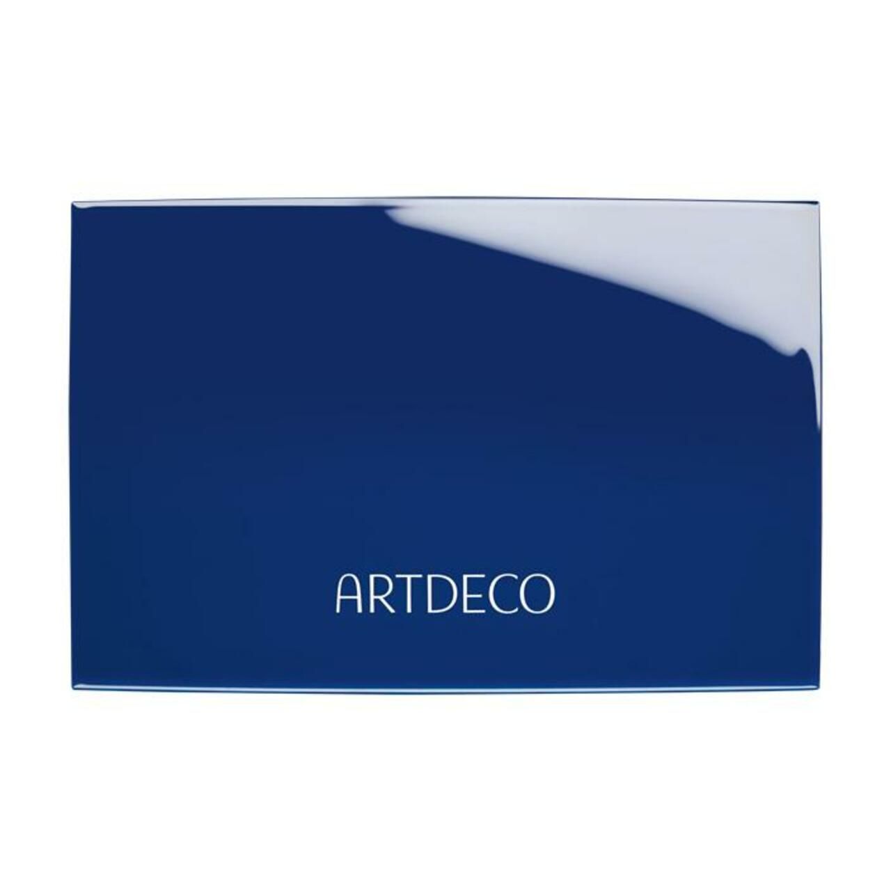 Geschlossene blaue Beauty Box Quattro. Aufschrift ARTDECO in Weiß.
