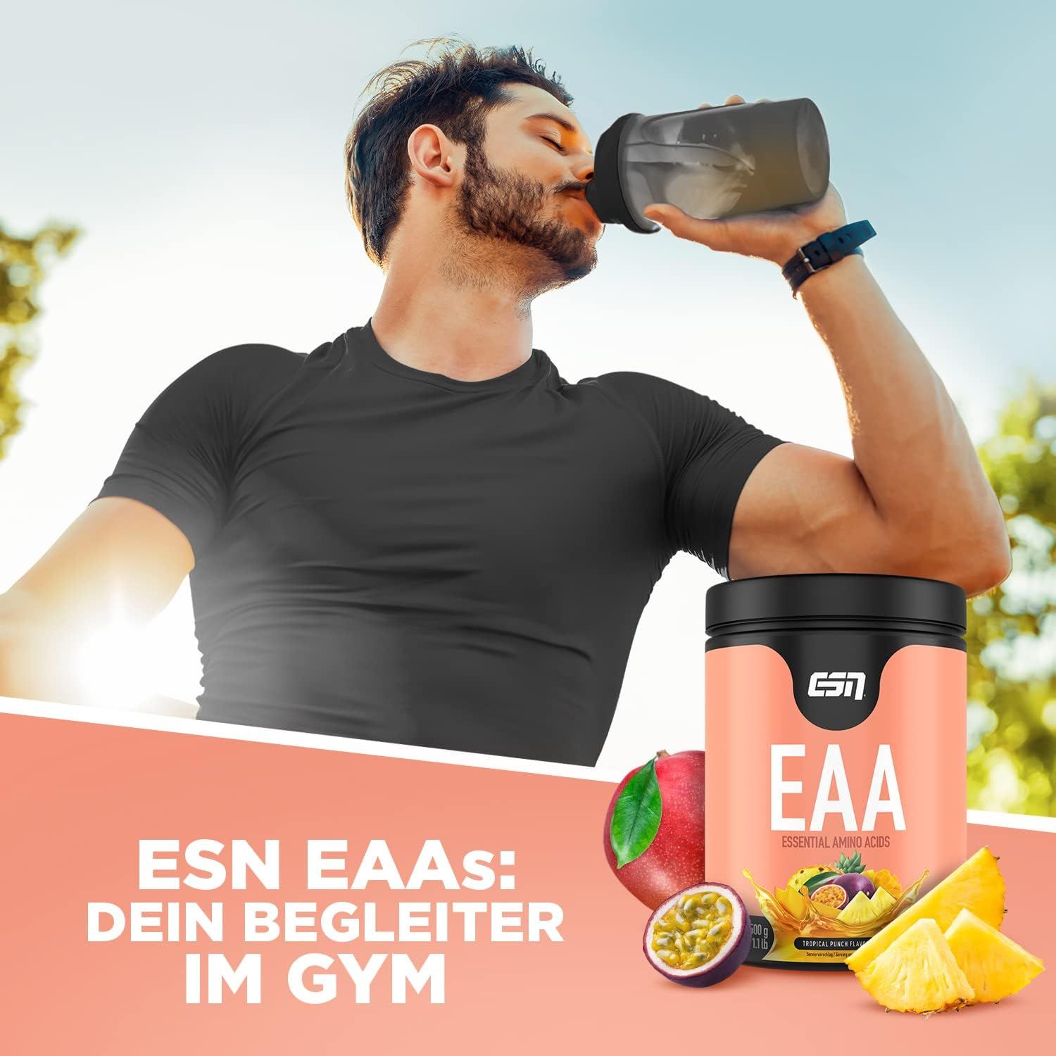 Mann trinkt aus Shaker. ESN EAA Dose, Früchte. Text: ESN EAAs: Dein Begleiter im Gym.