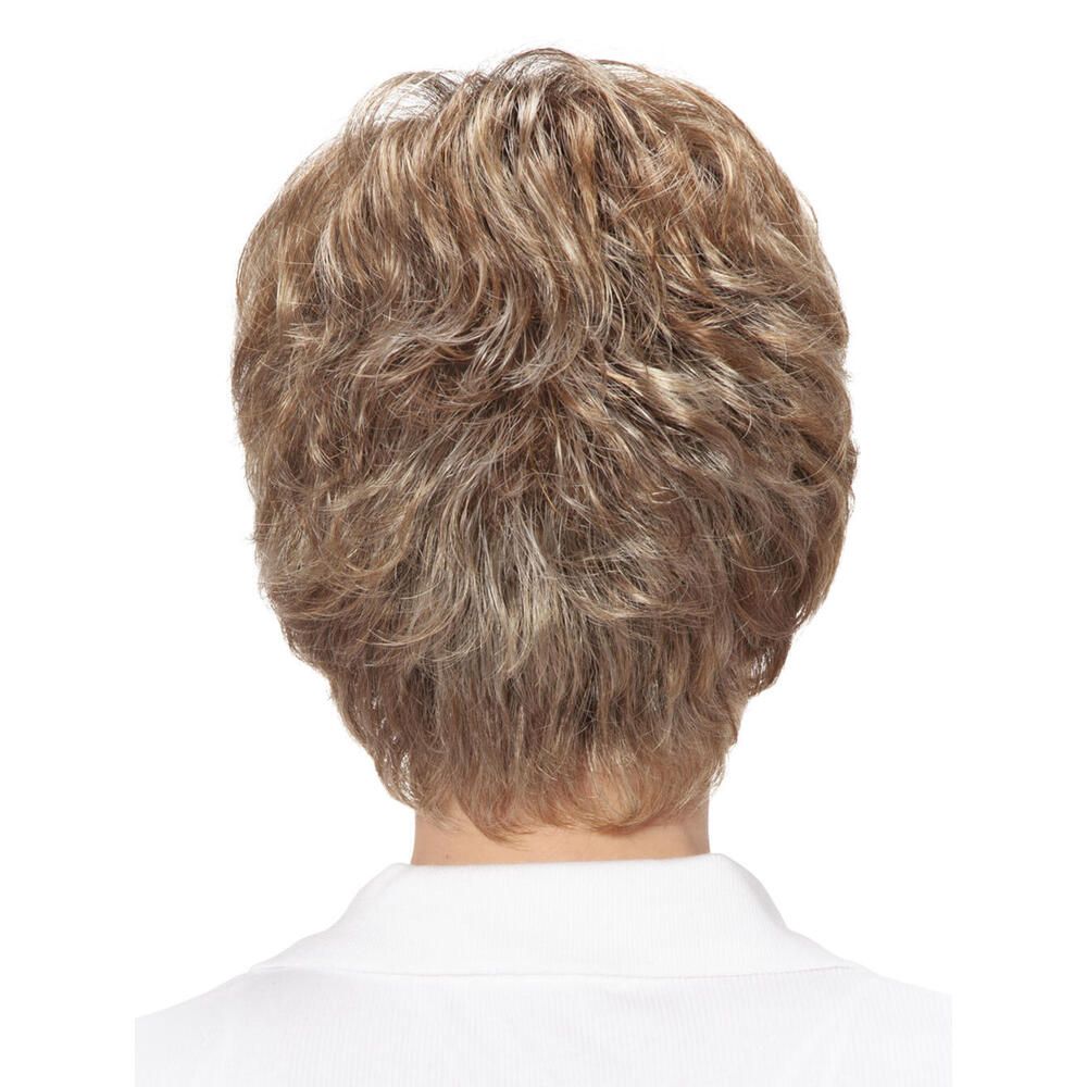 Kurzhaarperücke, blond-meliert, Rückansicht. Frau trägt weißes Hemd.