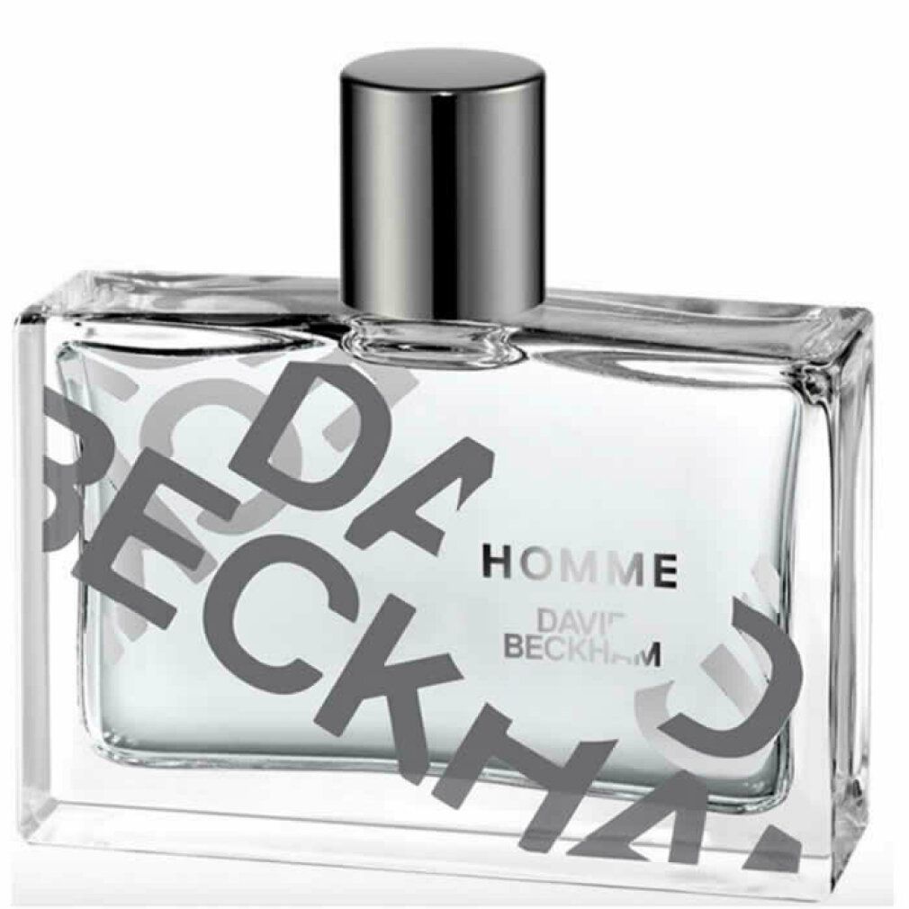 Rechteckiger Flakon mit silbernem Deckel. Aufschrift "HOMME" und "DAVID BECKHAM". Schwarzer Schriftzug "DAVID BECKHAM" auf dem Glas.
