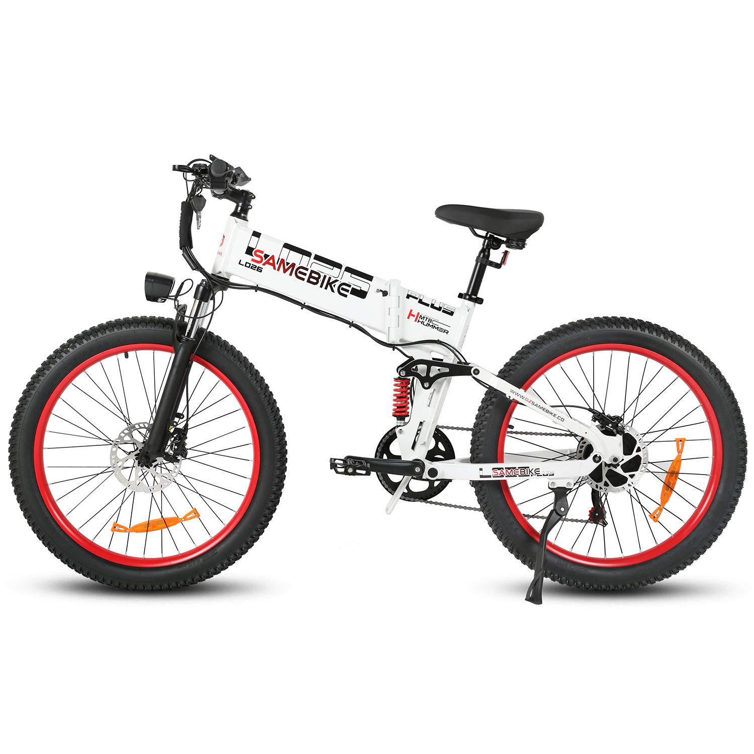 Weißes Elektrofahrrad mit roten Felgen. Marke SAMEBIKE LO26Plus. Schwarzer Sattel, Lenker und Reifen. Rote Federung.