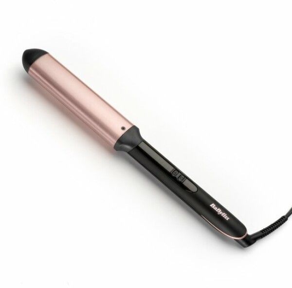 Lockenstab mit roségoldfarbenem Zylinder und schwarzem Griff. BaByliss-Logo und Bedienelemente sichtbar.