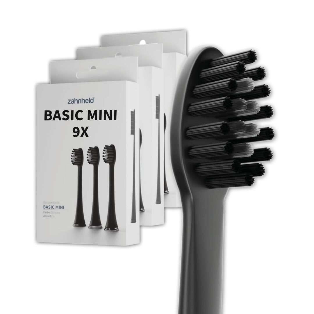 Neun schwarze Basic Mini Bürstenköpfe in Einzelverpackungen, nahaufnahme.