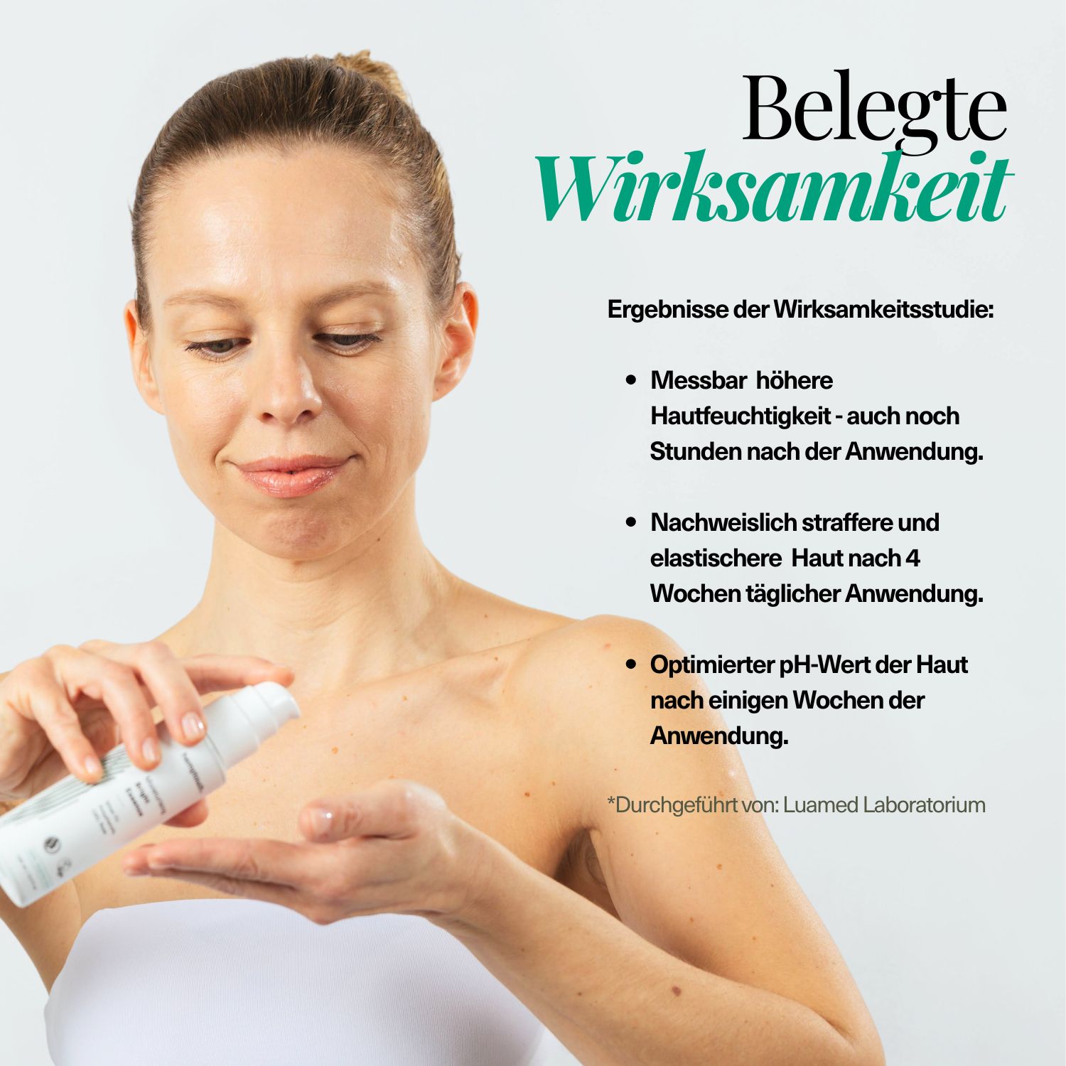 Frau hält Produktflasche. Text: Ergebnisse der Wirksamkeitsstudie. Messbare Hautfeuchtigkeit, straffere Haut.