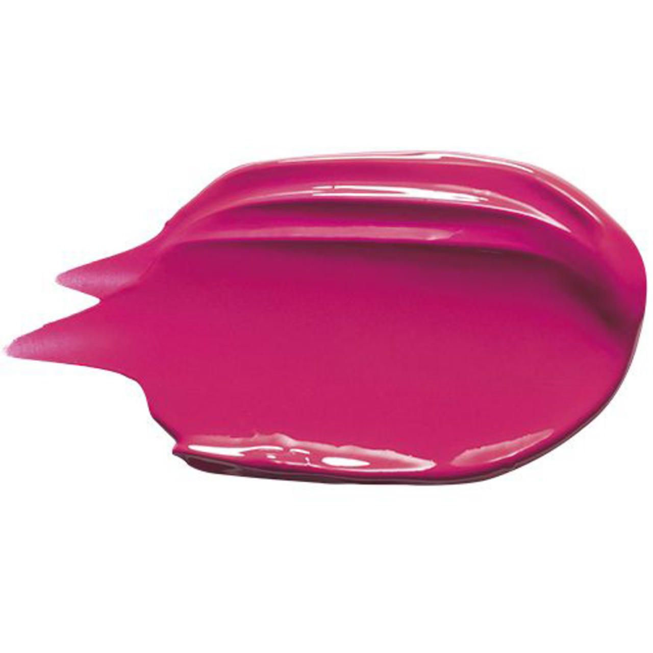 Pinkfarbener Lippenstift-Swirl auf weißem Hintergrund. Glänzende Textur.
